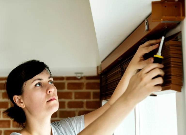 Choosing Between Wood and Aluminium Venetian Blinds What UK Homeowners Need to Know scaled