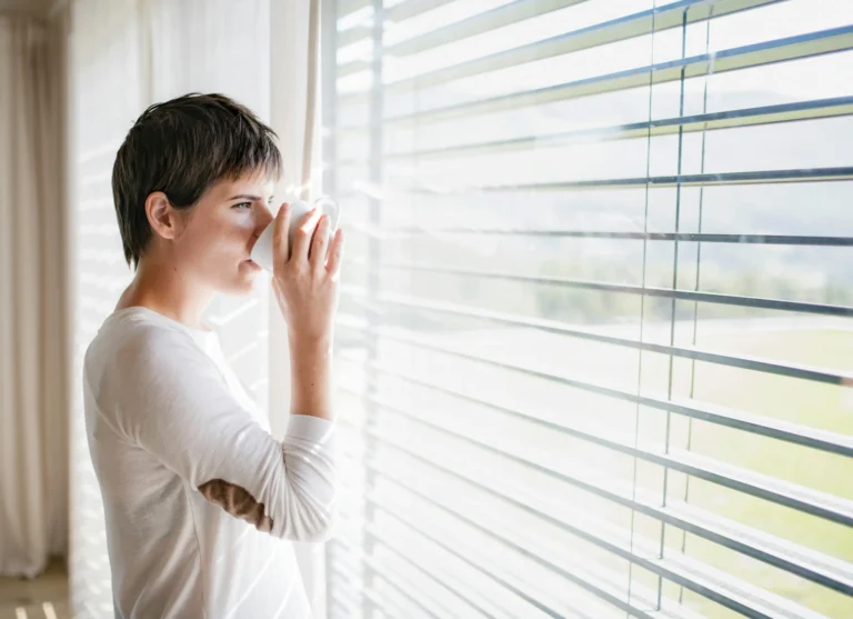 Roller Blinds vs Venetian Blinds Which Is Best for Your Space scaled