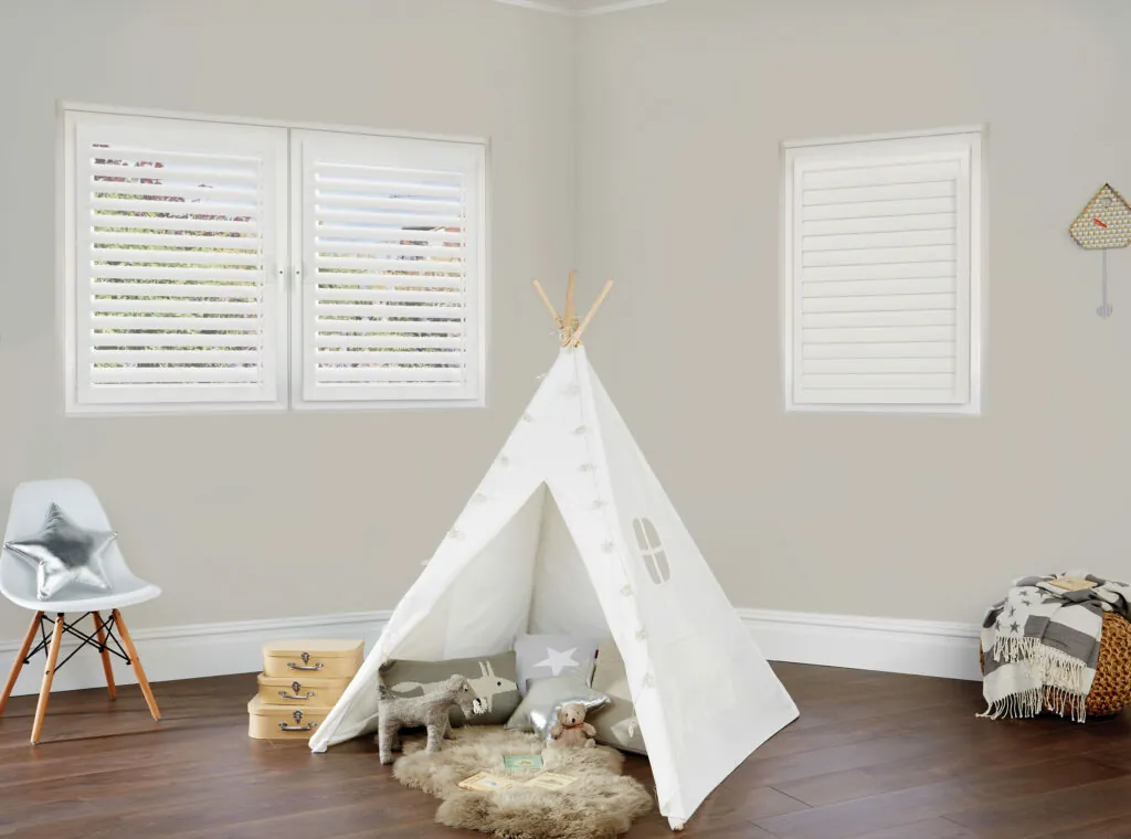 LL 2023 Perfect Fit Shutters Lite Cotton White Kids Room Beige Wall scaled