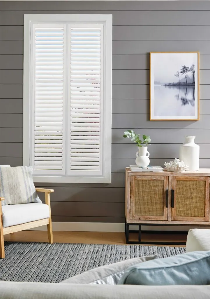 LL 2023 Perfect Fit Shutters Lite Cotton White Liv2 Open Web scaled