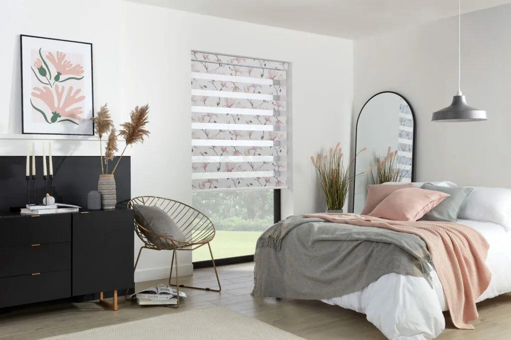 LL 2023 Vision Floreale Rosa Bed Main Open Mail scaled