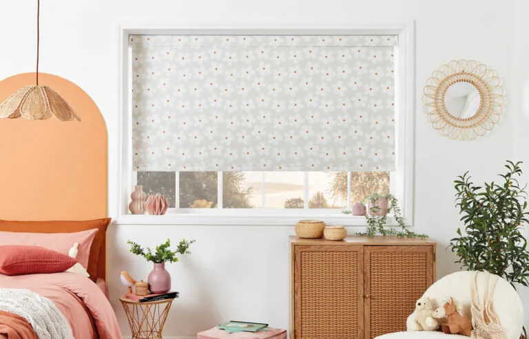 Roller Daisy Linen Pastel Living Banner
